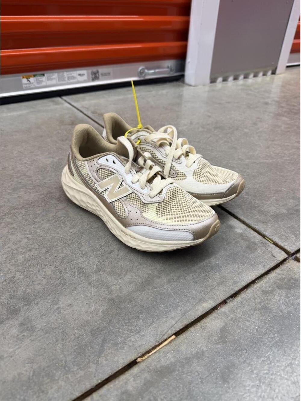 New balance Fresh Foam ARISHI v4 TIRALUX running gym shoes 9.5 WOMENS / 8 MENS